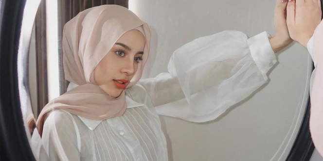 Biar Wajah Nggak Keliatan Kusam, Gini loh Cara Memilih Hijab yang Sesuai sama Warna Kulit