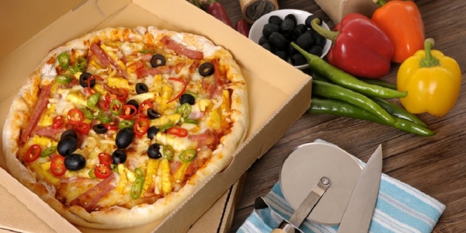 Kenapa ya Pizza Berbentuk Bundar Tapi Dikemas dengan Kardus Kotak, dan Dimakan dalam Bentuk Segitiga