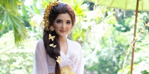 10 Potret Ashanty Kenakan Baju Adat Bali, Ibu Anak 4 Tapi Serasa Masih Remaja!
