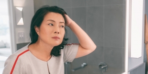 11 Penyebab Rambut Rontok Berlebihan pada Wanita, Hati-Hati Berujung Kebotakan