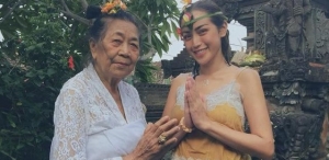 Jessica Iskandar Lakukan Tradisi Melukat Saat Pindah ke Bali, Apa Itu?