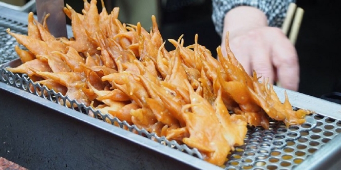 Tak Melulu Daging atau Seafood, Jepang Ternyata Punya Varian Tempura dari Daun Maple loh