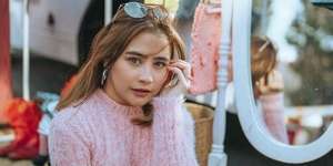 Gegerkan Publik karena Foto Cincin Bareng Reza Rahardian, Prilly Latuconsina sampai Shock karena Ini