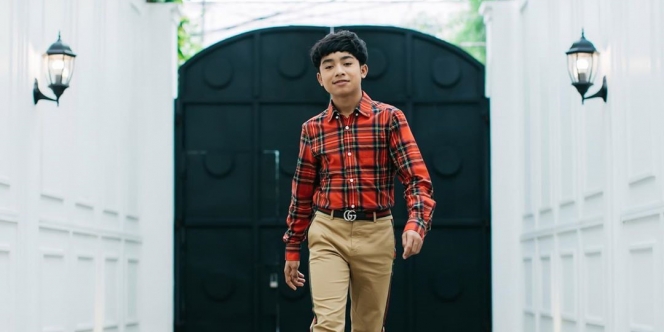 Betrand Peto Unggah Foto dengan Gaya 'Bad Boy' yang Langsung Dibanjiri Pujian Netizen!
