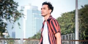 Makin Ganteng, Berikut ini 8 Potret Darius Sinathrya dengan Rambut Keriting