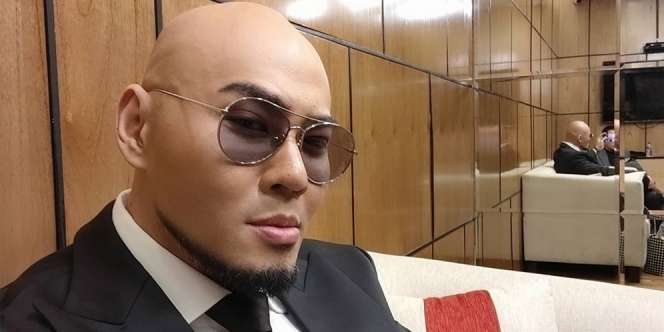 Gak Berani Tunjukan Badan Kekarnya, Deddy Corbuzier Akhirnya Merasa Terintimidasi Oleh Sosok Ini!