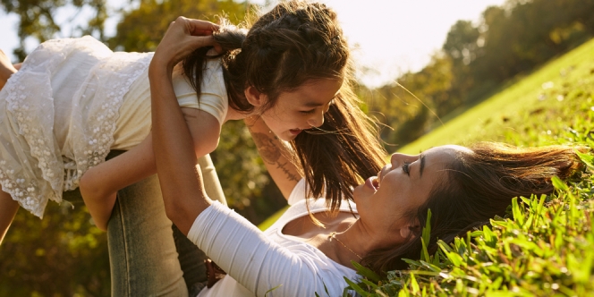 Tips Menyeimbangkan Peran Ibu dan Sahabat untuk Anak