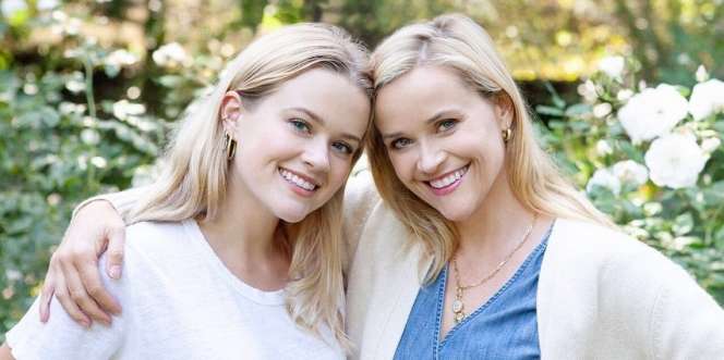 Posting Foto Bareng Putrinya, Reese Witherspoon Bak Kembaran sama Ava Phillippe