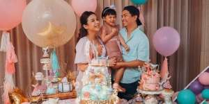 Rayakan Ulang Tahun ke-4 Nastusha, Chelsea Olivia dan Glenn Alinskie Pakai Tema Putri Duyung