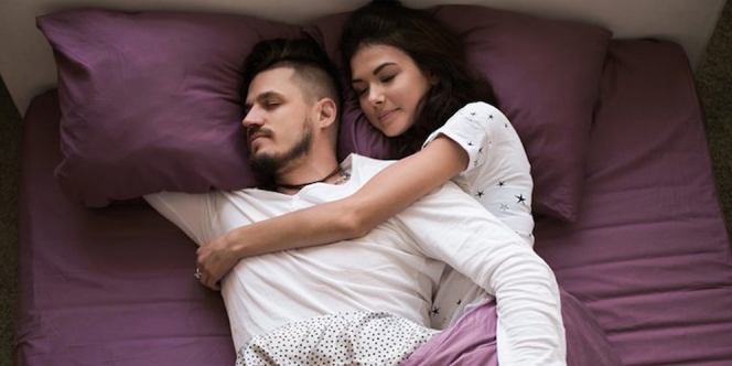 Mencium Aroba Tubuh Pasangan Dapat Meningkatkan Kualitas Tidur, Kok Bisa Ya?