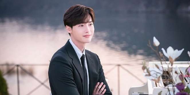 Ultah Ke-31, 10 Potret Lee Jong Suk Ini Ganteng Banget dan Bikin Klepek-Klepek