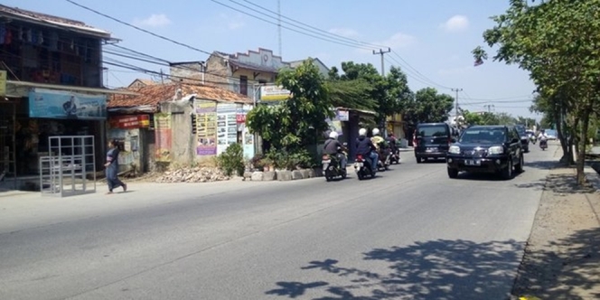Cerita di Balik Rumah yang Berdiri di Tengah Jalan Tangerang, Sering Tertabrak Mobil 