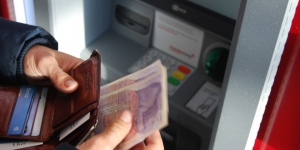 Akibat Kartu ATM Ketinggalan di Mesin, Rp 10 Juta Ludes Dicuri dari Rekening Pria Ini