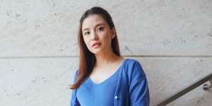 Main Dekat Danau, Chelsea Olivia Perlihatkan Perutnya yang Makin Membesar!