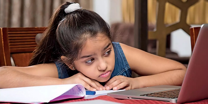 Anak Menangis Saat Sedang Kelas Online, Apa yang Harus Dilakukan?