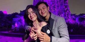 Manis Banget, 10 Artis Ini Dilamar Pacar Saat Ulang Tahun