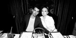 Serba Putih, Berikut 9 Potret Apartemen Mewah Joe Jonas dan Sophie Turner yang Cozy Banget