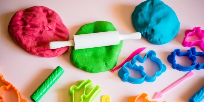 Cara Membuat Playdough Sendiri di Rumah yang Awet dan Aman untuk Mainan Anak