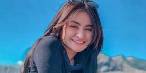 6 Potret Nathalie Holscher Resmi Jadi Mualaf, Sule Datang Menemani