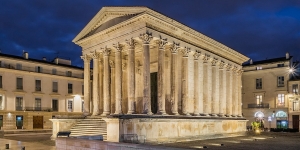 Indahnya Maison Carree, Kuil Peninggalan Romawi yang Masih Utuh Hingga Saat Ini