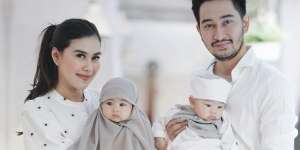 Kompakan Pakai Busana Muslim, Gaya Zayn dan Zunaira Anak Syahnaz ini Bikin Netizen Gemes!