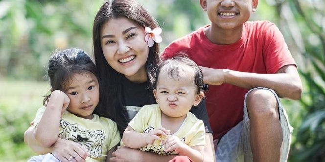 Thalia Onsu Bikin Makanan untuk Sang Adik, Reaksi Thania Sweet Banget
