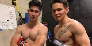 Bikin Meleleh, Ini 15 Potret Selebriti Pria yang Suka Pamer Dada Bidang dan Perut Roti Sobek!