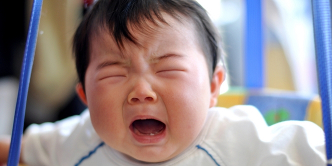 5 Cara Menghadapi Bayi yang Susah Tidur karena Tumbuh Gigi