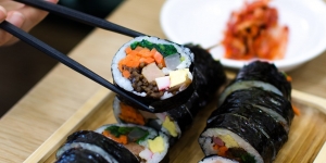 Bentuknya Sama, Ternyata Sushi dan Kimbab Punya Perbedaan yang Jauh