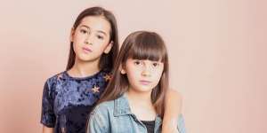 Flawless Banget, Berikut 12 Potret Sandrinna Michelle dan Richelle Skornicki yang Cantik Abis