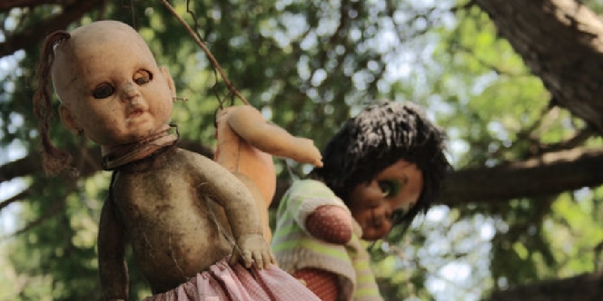 Menjelajahi Seramnya Pulau Boneka yang Diselimuti Kisah Tragis