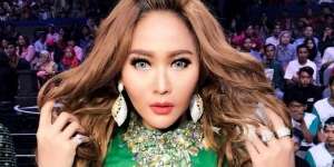 Sering Gonta-Ganti Gaya, Ini Potret Inul Daratista dengan Rambut Warna-Warninya