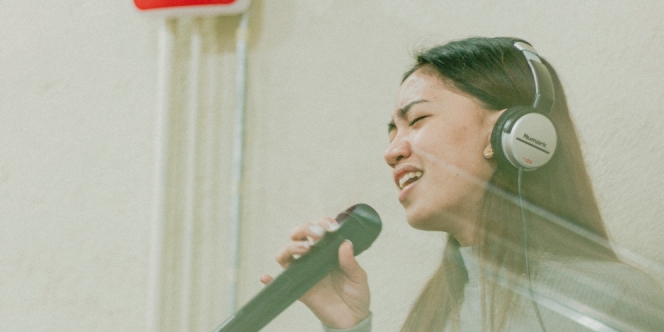 25 Cara Membuat Suara Merdu saat Menyanyi, Bisakah dengan Kencur dan Jeruk Nipis?