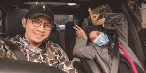Jadi Suami Siaga, Zaskia Sungkar Ceritakan Kesiagaan Irwansyah Sambut Anak Pertama