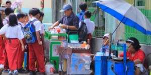 Tak Mau Anak Ketagihan Jajanan di Sekolah? Ini Beberapa Cara untuk Mengatasinya