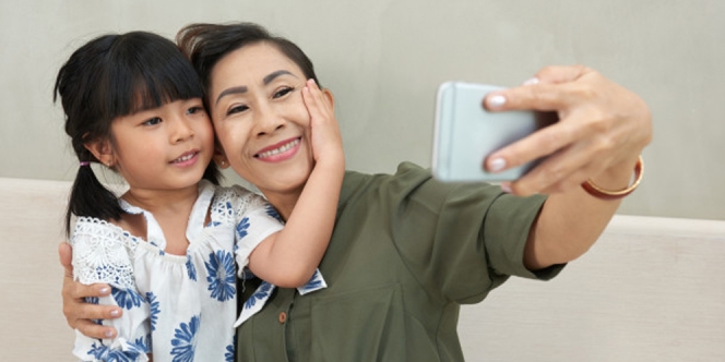 5 Jenis Foto Anak yang Sebaiknya Nggak Diposting Orang Tua di Media Sosial