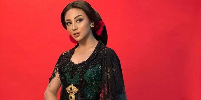 Pakai Baju Adat, Potret Margin Wieheerm Calon Istri Ali Syakieb Ini Bikin Pangling!