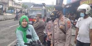 Mengaku Sebagai Istri Seorang Jaksa, Wanita Ini Ngamuk Saat Terciduk Operasi Masker