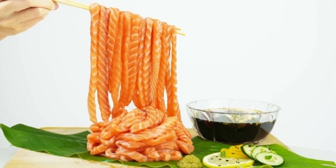 The Sashimi Noodles, Cara Baru Menikmati Salmon yang Mirip Makan Ramen
