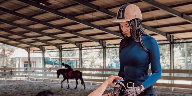 Anya Geraldine Posting Belajar Naik Kuda, Netizen: Pikiranku Kemana-mana