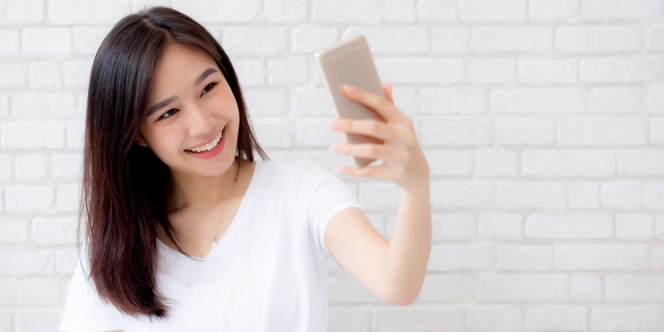 Pengen Kelihatan Flawless saat Selfie? Ini 7 Tips Make Up yang Bisa Kamu Ikuti