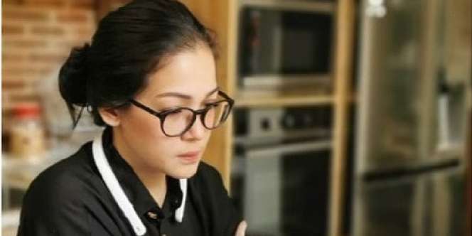 Jadi Bintang Sinetron Dunia Terbalik, ini 7 Potret Terbaru Mieke Amalia yang Menolak Tua