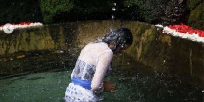 Ini Momen Raline Shah Ikuti Ritual Umat Hindu di Bali, 'Melukat' yang Sampai Ikut Susuri Sungai