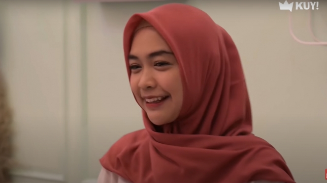 Heboh, Berikut Kronologi Jilbab Ria Ricis Ditarik Oleh Orang Tak Dikenal!