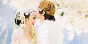 Memuji Sosok Vicy Melanie Sebagai Perempuan Luar Biasa, Ini 7 Fakta Pernikahan Kevin Aprilio