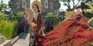 Cantik dan Anggun, Potret Shandy Aulia dalam Balutan Baju Tradisional Bali Ini Curi Perhatian!