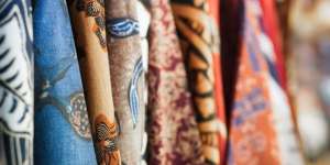 Macam Motif Batik Warna Cerah yang Unik dan Playful, Jauh dari Kesan Jadul