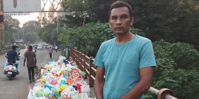 Rela Berdiri Tiap Pagi sampai Malam, Aksi Pria Cegah Orang Buang Sampah ke Sungai Ini Banjir Pujian