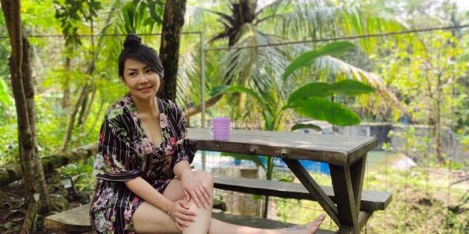 Ulang Tahun ke-44, Tessa Kaunang Pamer Foto Pakai Baju Pantai Warna Merah
