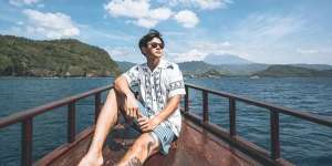 10 Potret Dion Wiyoko saat Traveling, Parasnya Sukses Bikin Cewek-Cewek Oleng